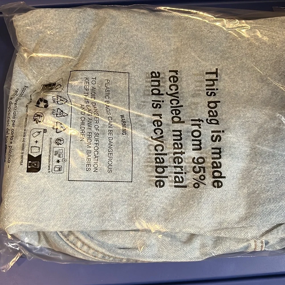 PRETTYLITTLETHING LIGHT BLUE WASH KNEE RIP MOM JEANS US SIZE 10 - Picture 7 of 7